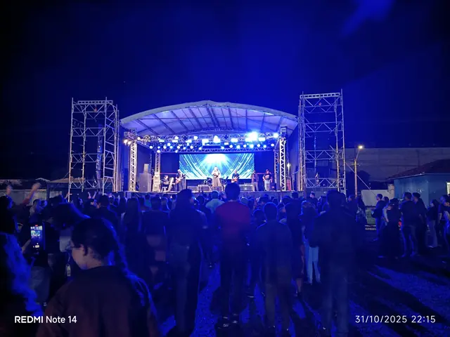 Vista do palco e da multidão na 1ª Marcha para Jesus de Nova Fátima